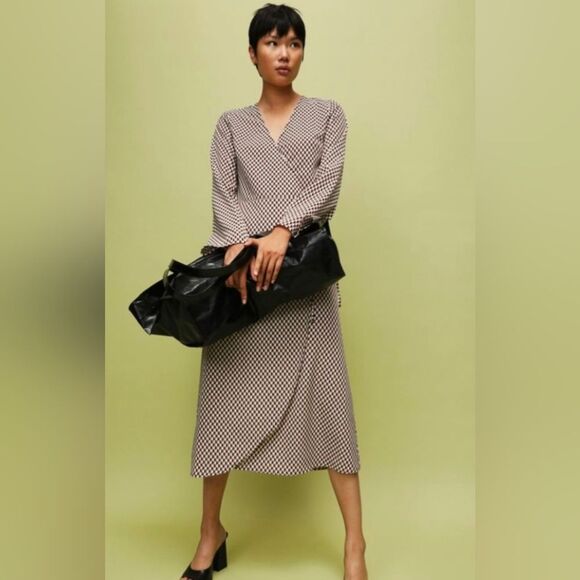 H&M Crepe checkered long sleeve wrap Midi Belted dress Beige Brown  Size XS - Picture 1 of 12
